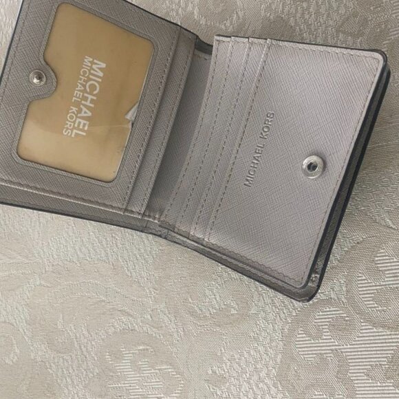 Michael Kors Jet Set Medium Pebbled Leather Card Case Wallet: Pearl Grey - Picture 4 of 4